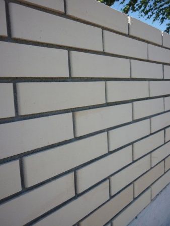 Облицовочный кирпич Старооскольский Белый 1-00 гладкий универсальный ТУ (с насечками)